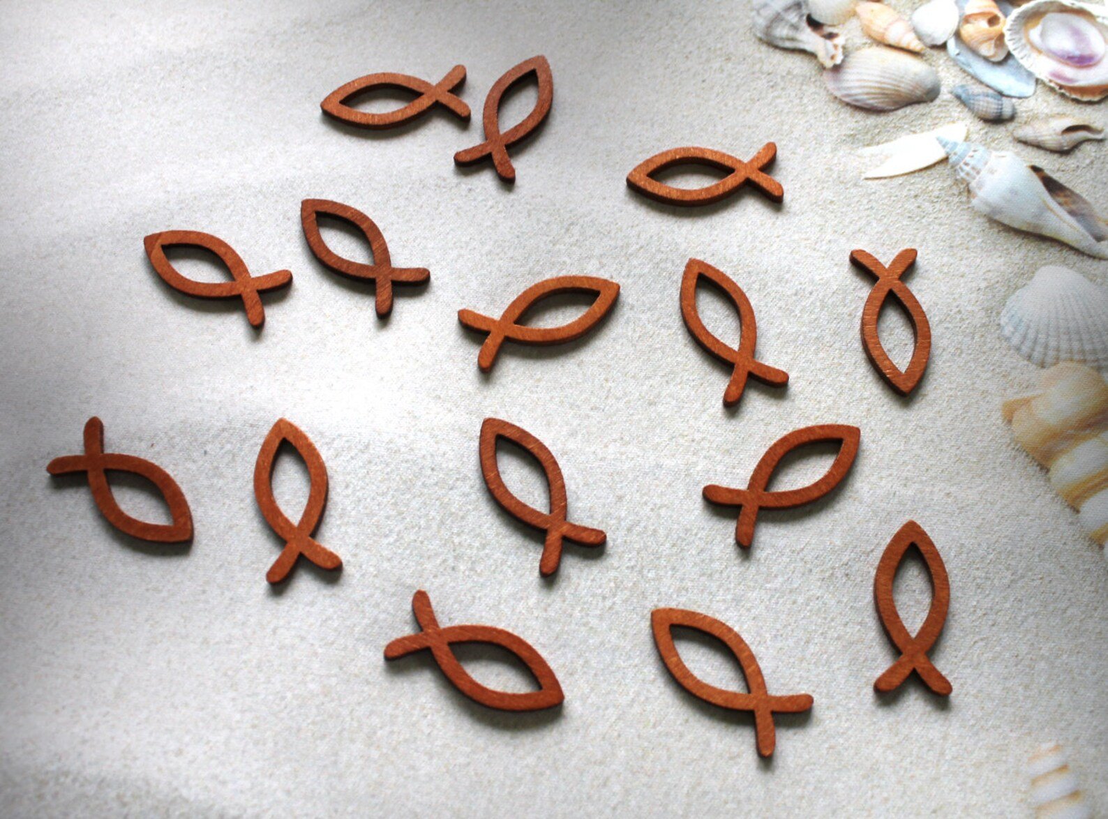 Wunderschöne Holzfische braun – natürliche Deko für Bastelarbeiten & Deko,15 Stück Design 15