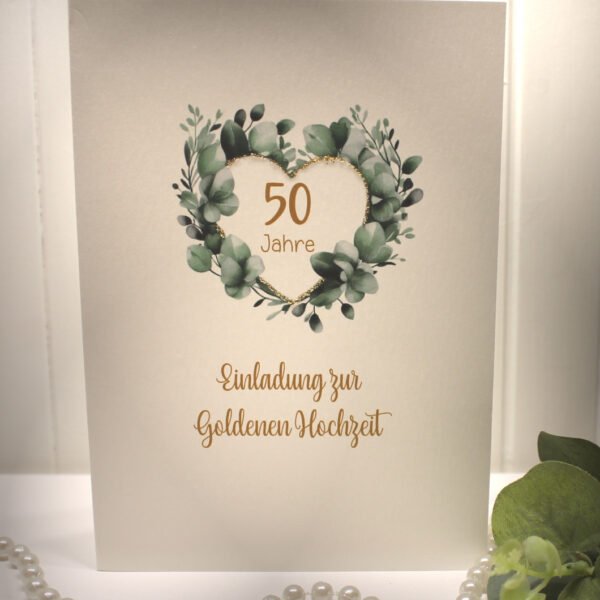 Einladungskarte zur Goldenen Hochzeit – schlicht & stilvoll "Eukalyptusherz" incl. Umschlag Design GO 03
