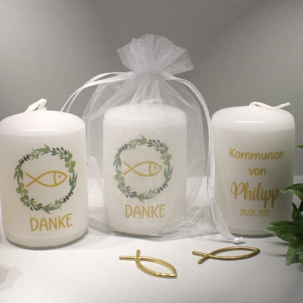 Gastgeschenk Kerze "Kranz mit Fisch" im Organzasäckchen, zum kleinen Preis! Design K37 DK