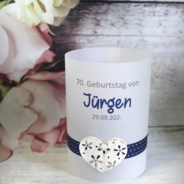 Lichthülle, Windlicht Pergament zum Geburtstag mit Holzherz, Farbe blau Design 961